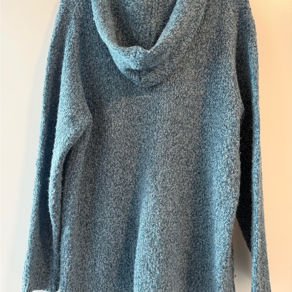 Modern Soul Textured Blue V-Neck Sweater - Picture 3 of 3